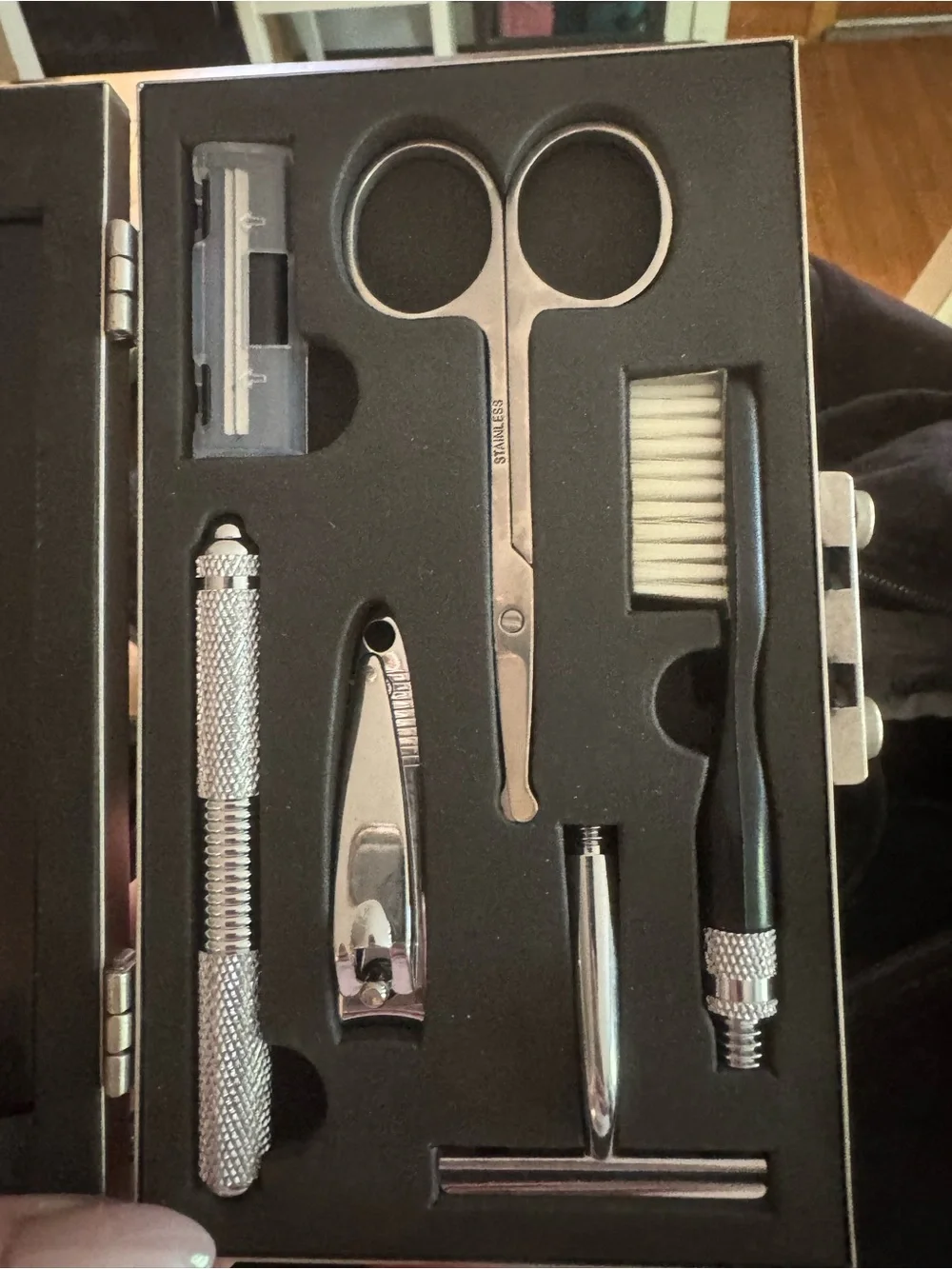 Source Unknown compact grooming